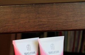 Test des crèmes de nuit Weleda: Rose musquée et Grenade by moi et ma maman weleda-rose-musquée-grenade-crème-nuit-6