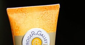 roger&gallet-crème-sublime-bois-d'orange-mains-et-ongles