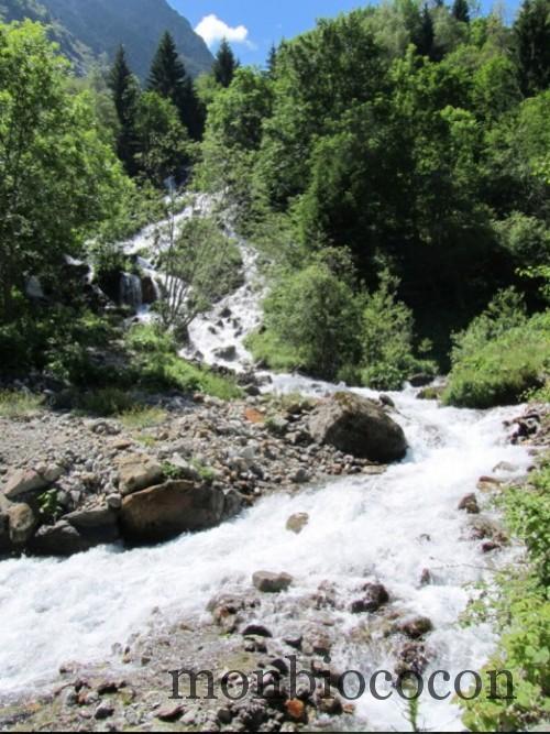 montée au lac du lauvitel massif des écrins alpes