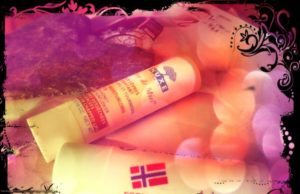 Mes sticks à lèvres: 1 de terminé, 1 nouveau vient le remplacer. Nuxe ou Neutrogena alors? stick-lèvres-nuxe-rêve-de-miel