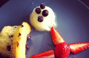 Gouter du jour, dessert du soir ou juste une petite fringale? En tout cas miam miam ! dessert-fraise-glace-muffin-pépites-chocolat