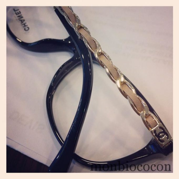 De nouveaux 4 z’yeux pour moi ! Chanel & cuir au programme. Sur mon nez. lunettes-vue-chanel-cuir-noir