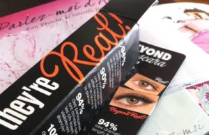 De pourquoi il y a un mascara dans ma boite aux lettres… Bénéfit, tu es à moi, gniark gniark ! ! ! mascara-benefit-they're-real