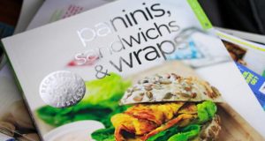 paninis-sandwichs-wraps-larousse-cuisine-1