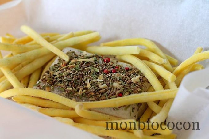 Papillote bio de poisson aux herbes colorées et ses légumes couleur soleil papillotte-poisson-cabillaud-8