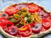 Une pizza ensoleillée et colorée, mmmmh ! pizza-oignon-poivron-tomate-coulis