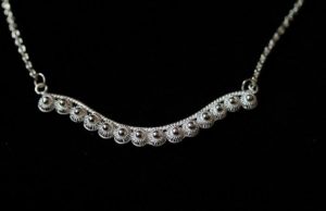 Un parfum de soie et de bijoux éthique sheilandi-collier-argent-0