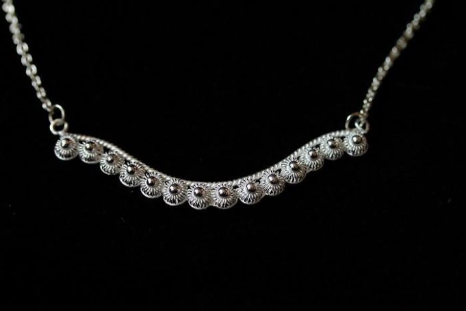 Un parfum de soie et de bijoux éthique sheilandi-collier-argent-0