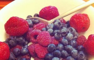 myrtilles-fraises-framboise-yaourt-été