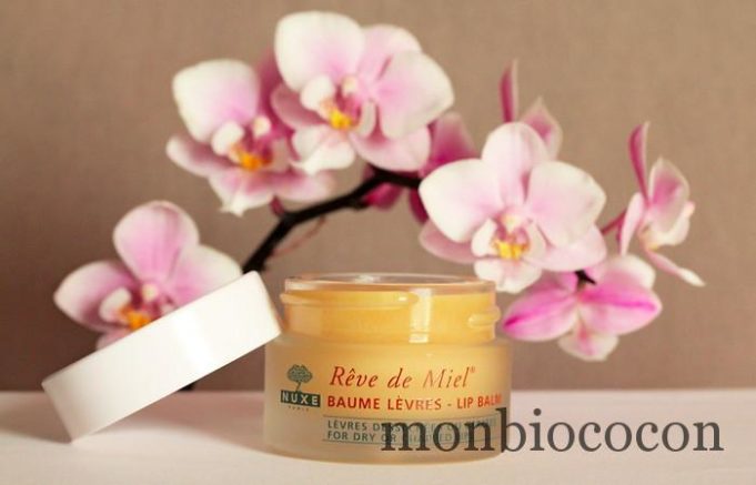 Ma routine nuit avec Nuxe: miel, tendresse & doudou rêve-de-miel-nuxe-baume-lèvres