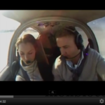 in-descent-proposal-demande-mariage-en-avion-en-l’air