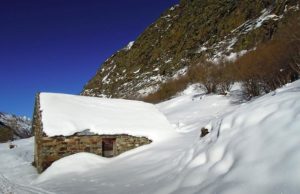 Neige, soleil et montagnes Pyrénéennes