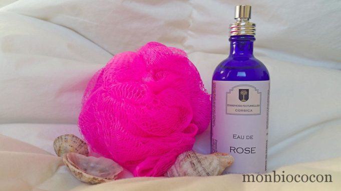 L’eau de rose, vertus, propriétés et bienfaits