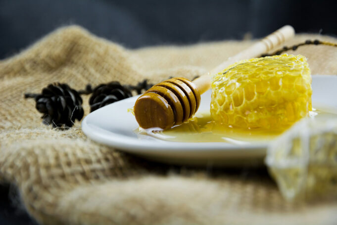 Miel vs Sucre : qui influence le plus ta glycémie