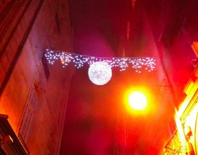 Bordeaux fête Noel et s’est paré de belles décorations lumineuses