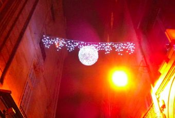Bordeaux fête Noel et s’est paré de belles décorations lumineuses