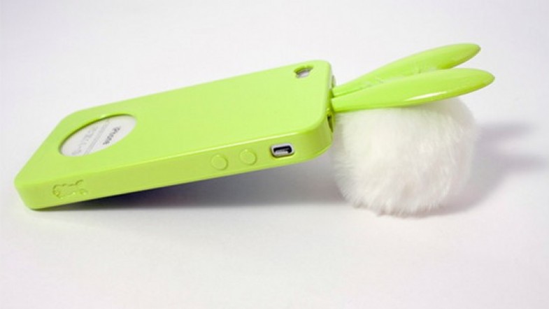 Coup de coeur pour la coque Iphone 4 Lapin: avec grandes oreilles et queue de lapin !