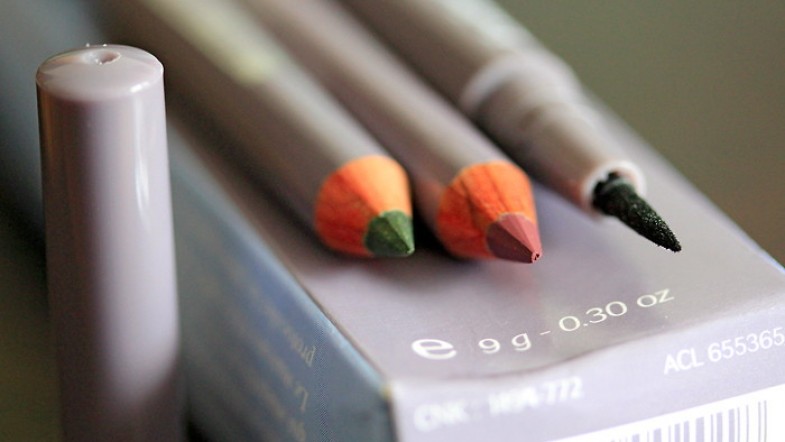 Eye Care Cosmetics : maquillage soin pour des yeux tout contents et happy