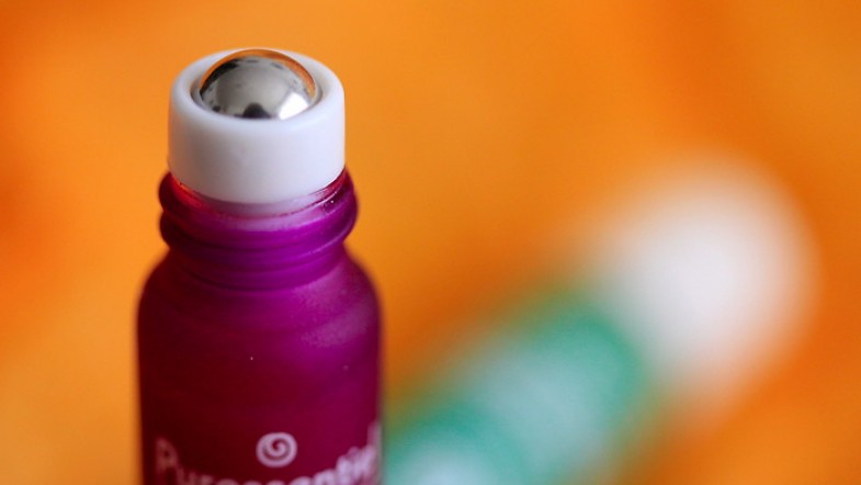 Spray et roller Puressentiel cohabitent en harmonie avec toutes leurs copines huiles essentielles