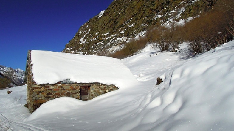 Neige, soleil et montagnes Pyrénéennes